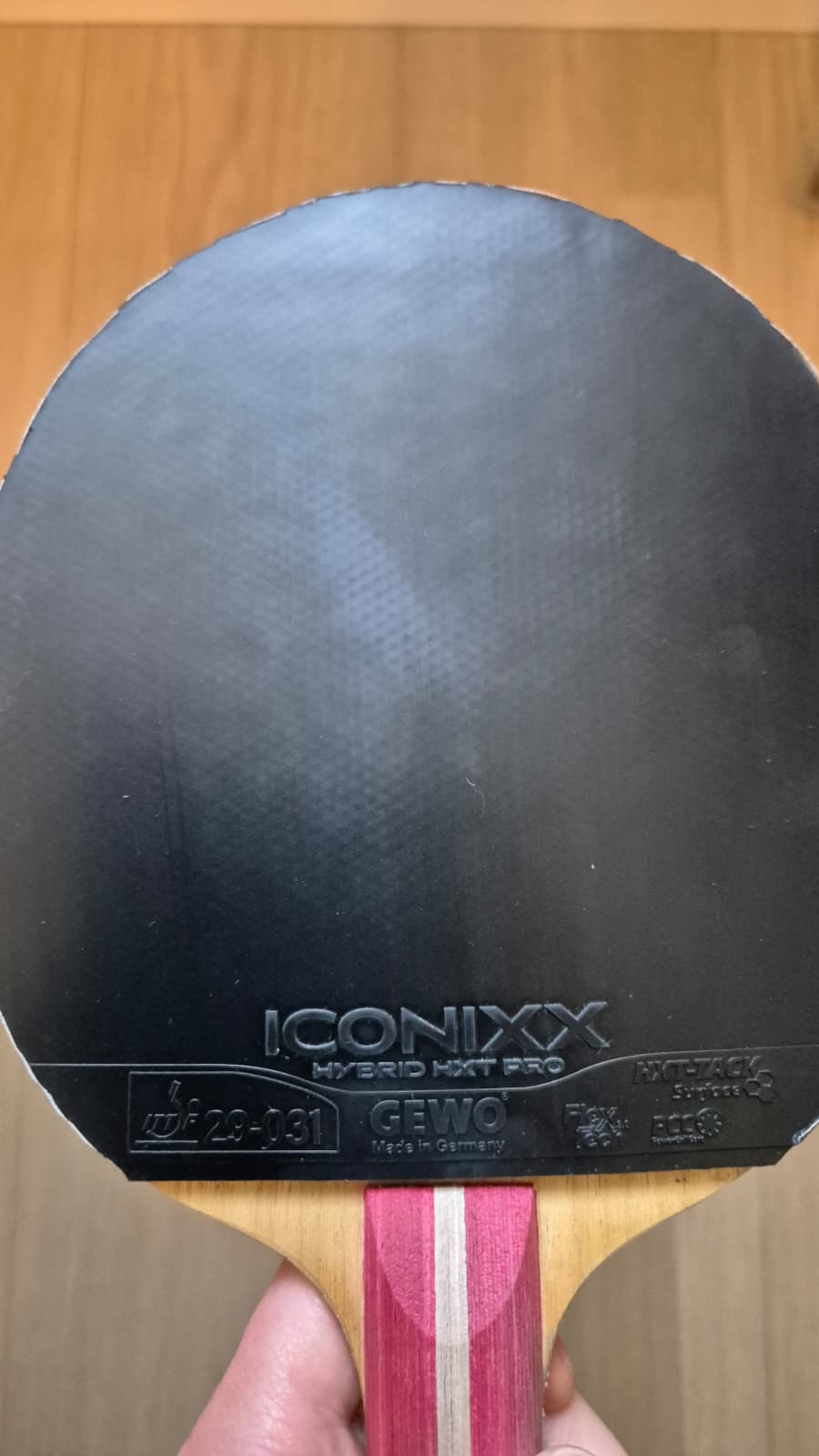 Close-up of the Gewo Iconixx 55 topsheet showing a degraded matte area in the middle
